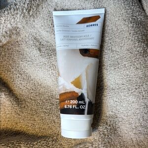 Korres Vanilla Cinnamon Body Milk - Cream and White